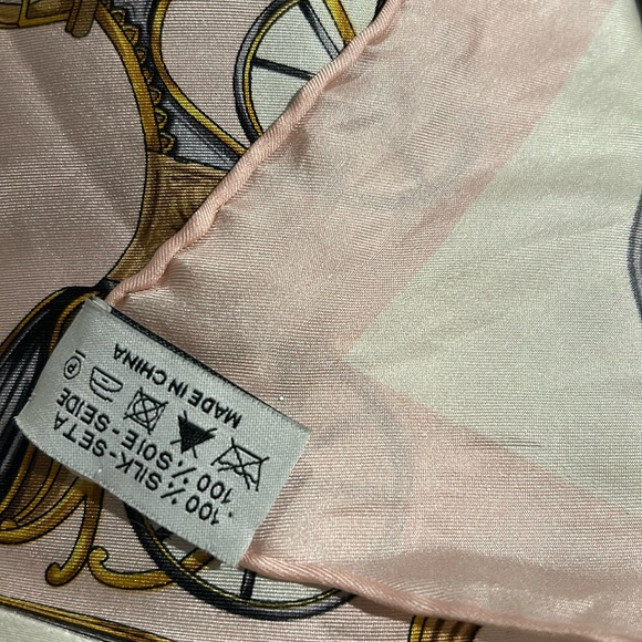 Victorian baby buggy Silk scarf horse and buggie - Picture 4 of 6